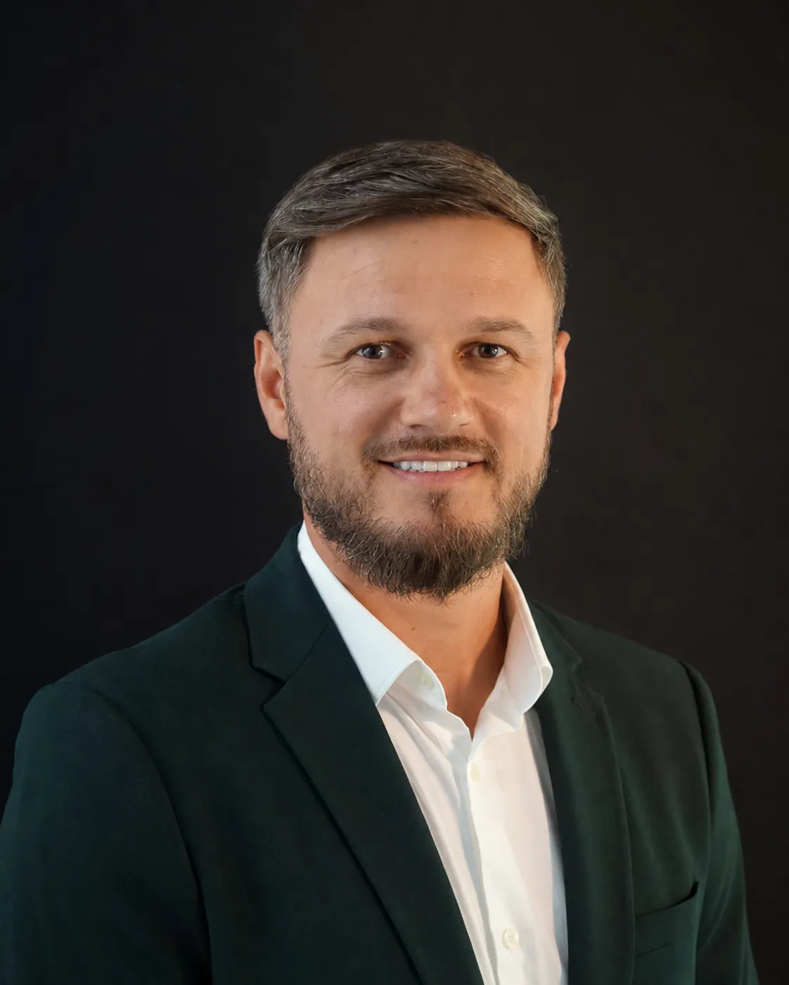 Portrait of Vadim, founder and developer of TideForge Digital